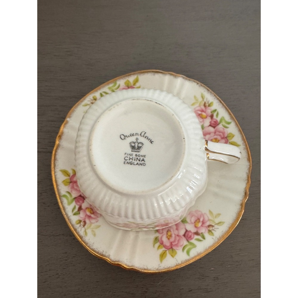 Vintage Queen Anne Floral Teacup & Saucer, England - Picture 3 of 4